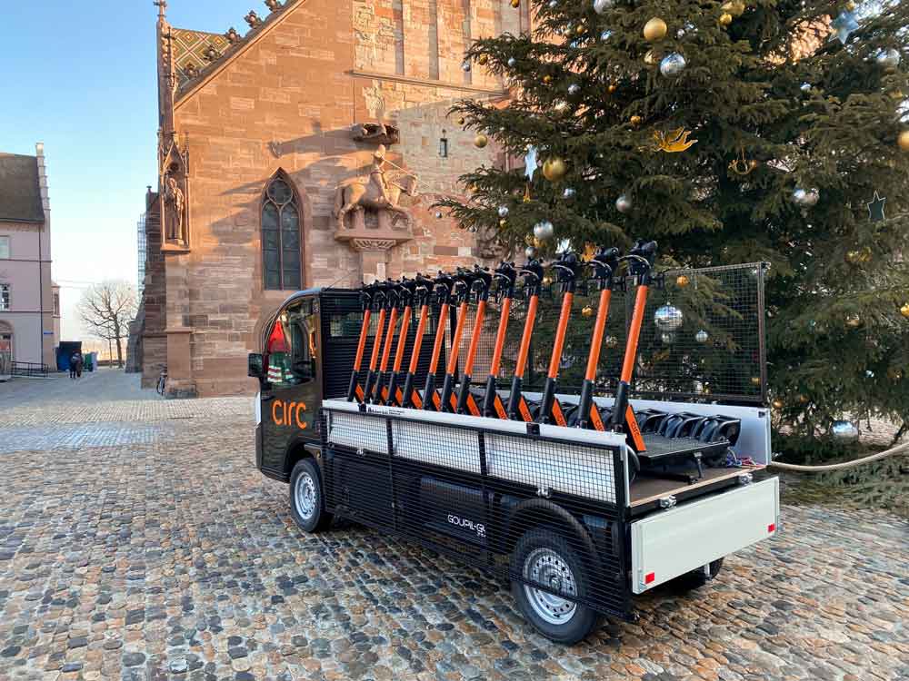 G4 L carrossé pour le transport de trottinettes